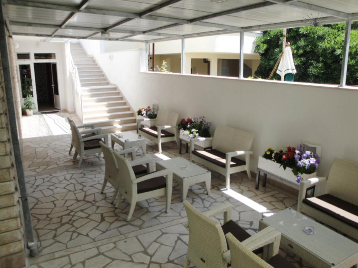Bed And Breakfast Ivona Baška Voda Exterior foto