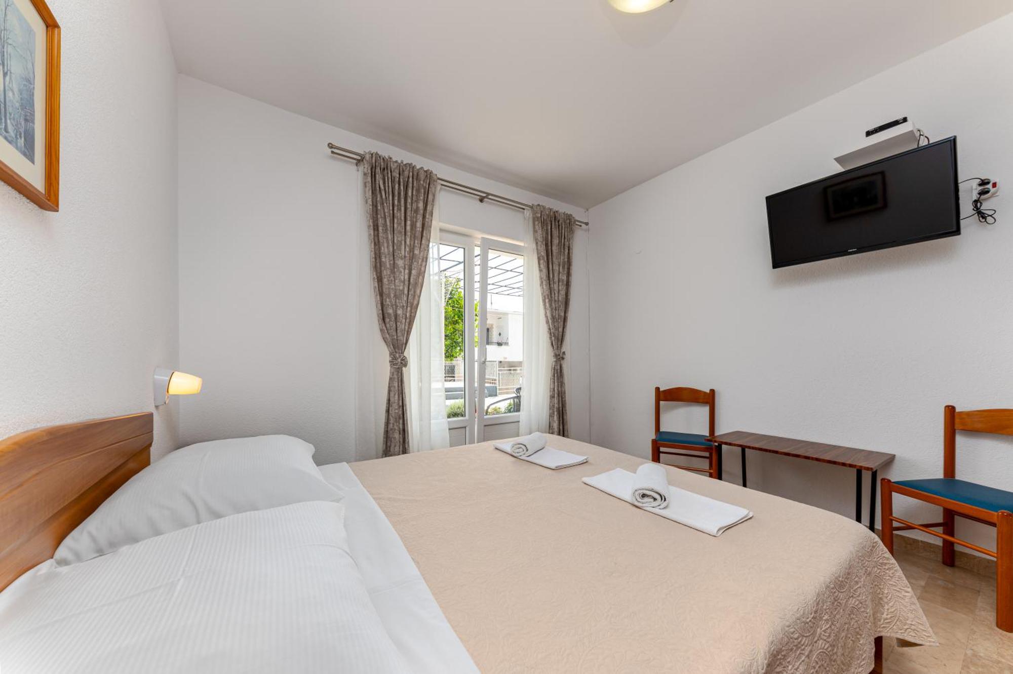 Bed And Breakfast Ivona Baška Voda Exterior foto
